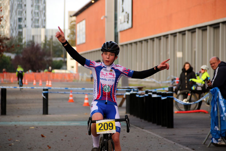 Cyclo cross VTT UFOLEP de BTWIN Village ( Minimes, Cadets et Féminines )