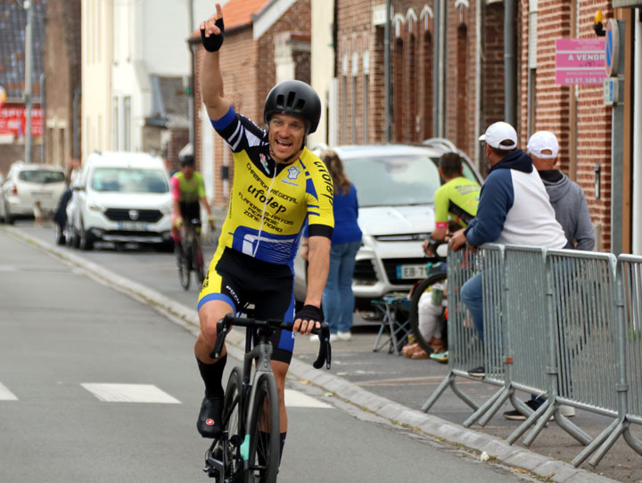 Grand Prix de la Pentecote à Crespins ( 1ère 3ème cat et cadets )