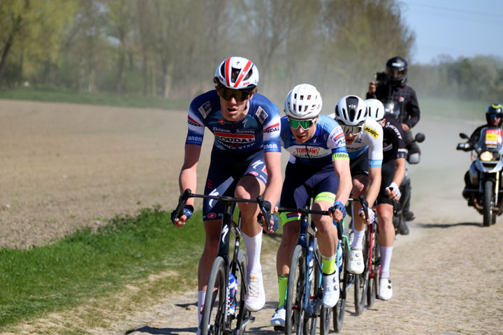 Présentation de la Pévèle  Carembault Classics  ( Cadet et Juniors ) à Mérignies