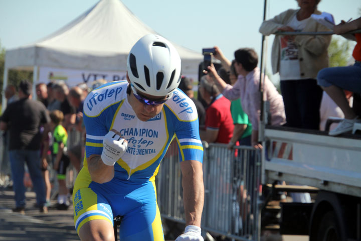 Grand Prix cycliste Yvon Vion à Pont sur Sambre ( 1ère, 3ème cat, Cadets )
