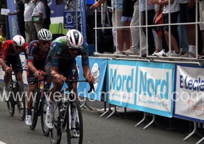 527
