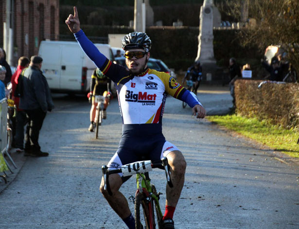 Championnat départemental Nord cyclo cross UFOLEP à Hecq (  Séniors et Juniors )