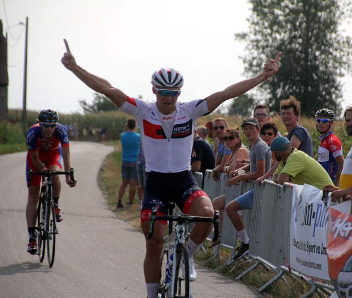 Grand Prix cycliste UFOLEP de la Bayonne à Hergnies ( 1ères, 3èmes cat et cadets )