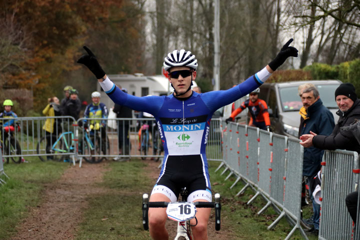 Cyclo cross UFOLEP à Agny ( coureurs extérieurs )