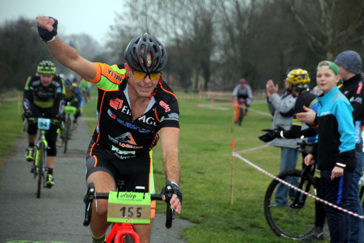 Cyclo cross UFOLEP de Beuvry ( Séniors 1 2 3 cat et cadets )