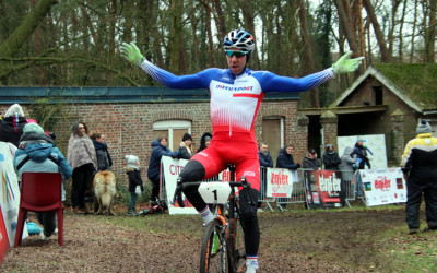 Cyclo cross VTT UFOLEP de Wallers Aremberg ( Séniors 1 2 3 cat, cad, Fem )