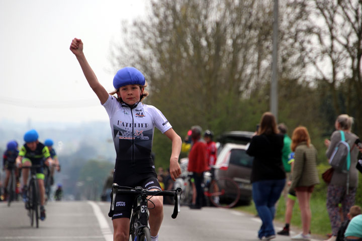 Grand Prix cycliste Yvion Vion à Pont sur Sambre ( Ecoles de cyclisme )