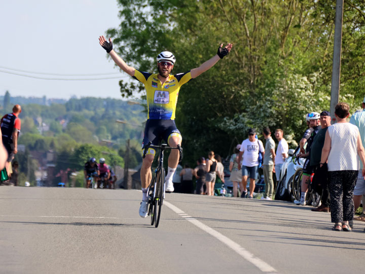 Grand Prix cycliste Yvon Vion à Pont sur Sambres ( 1ère, 3ème cat et cadets )