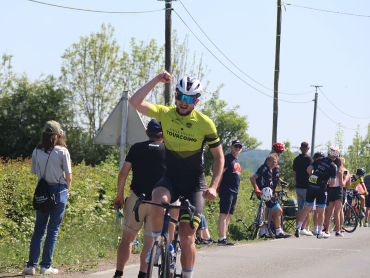 Grand Prix cycliste Yvon Vion à Pont sur Sambres ( 2ème cat, 4ème cat, Min et Fem )